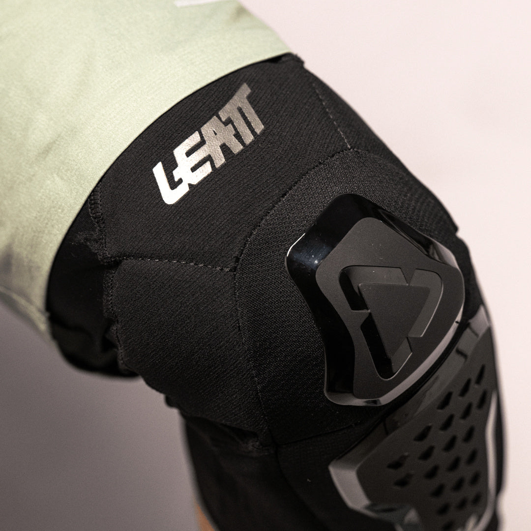 LEATT KNEE GUARD 6.0 EVO EXT V26 BLACK