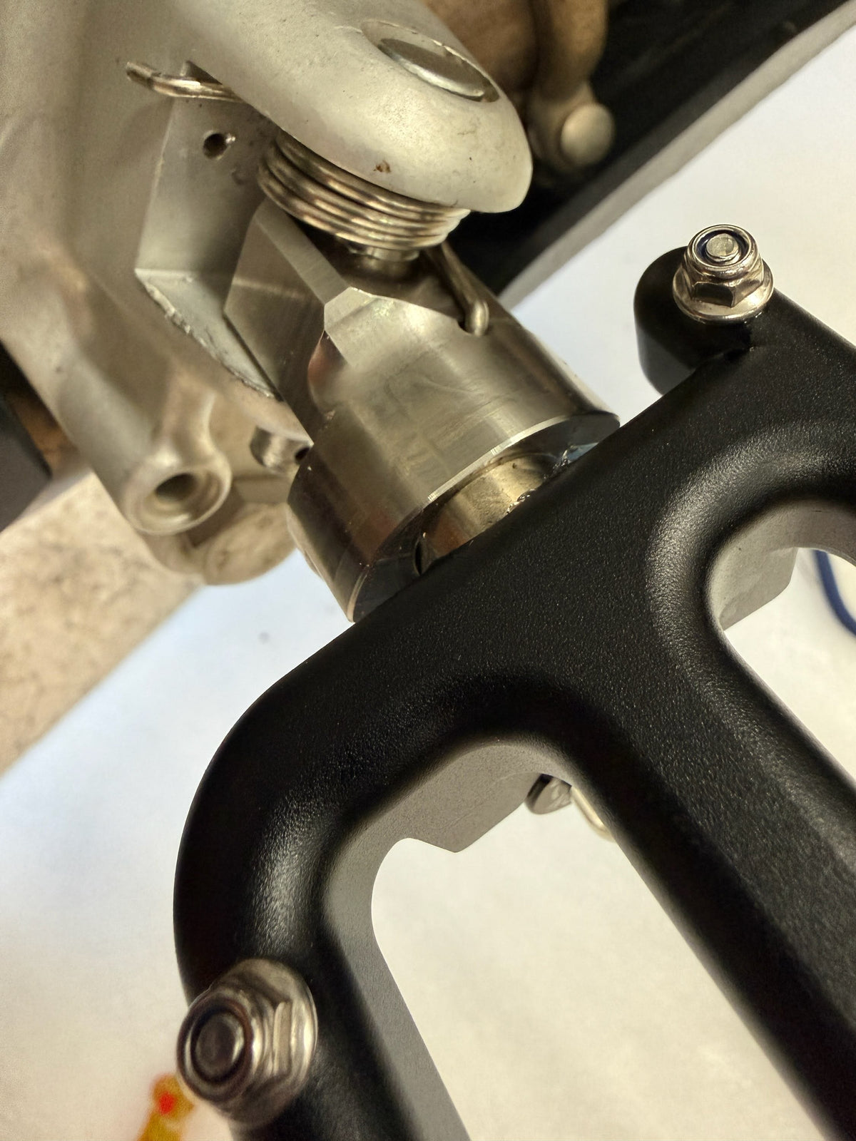 REPOSE-PIEDS FLEX-MOUNT MOTION FACTORY RACING DUCATI DESERTX / MULTISTRADA (DDX)