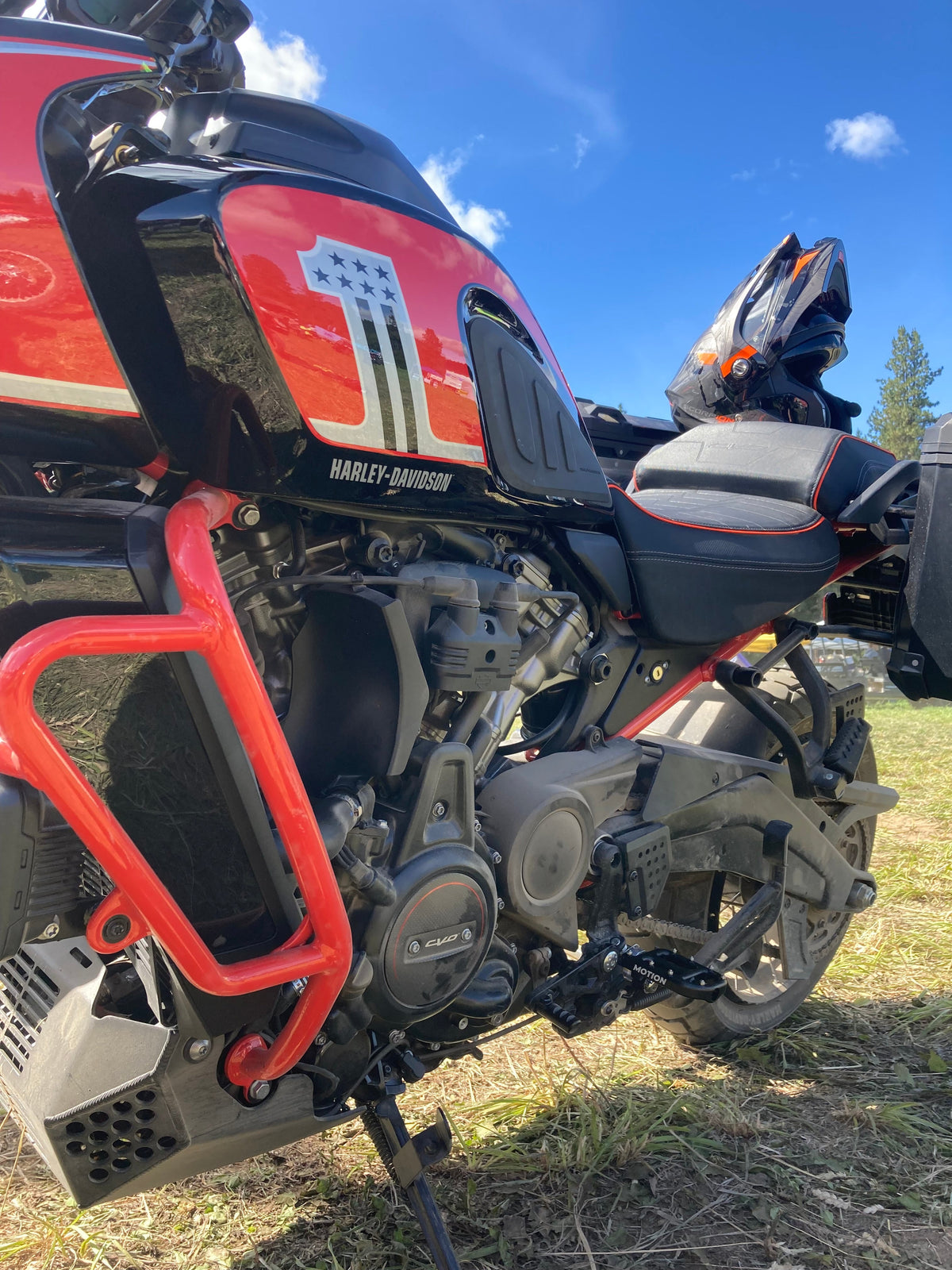 REPOSE-PIEDS FLEX-MOUNT MOTION FACTORY RACING HARLEY DAVIDSON PAN AMERICA / SOFTAIL (HDN)