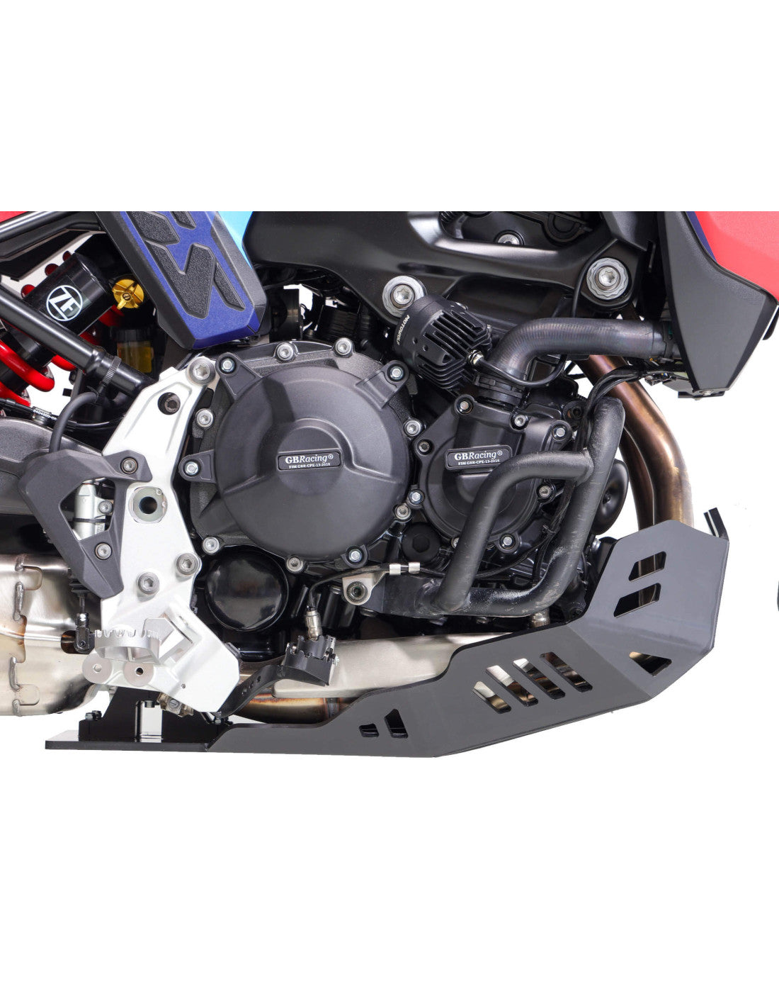 SABOT ADVENTURE PEHD 8MM AVEC CRASH BARS OUTBACK MOTORTEK AXP RACING BMW F 900 GS (2024-2026)